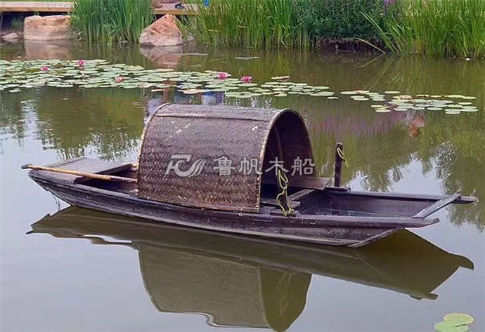 手劃烏篷船